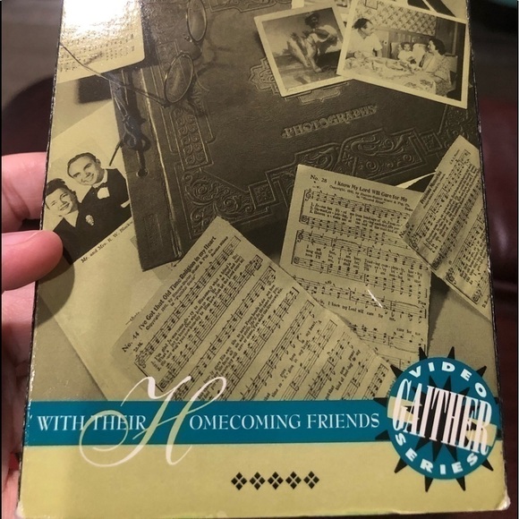 5/$10 Bill & Gloria Gaither Present Precious Memories VHS tape - Picture 6 of 8